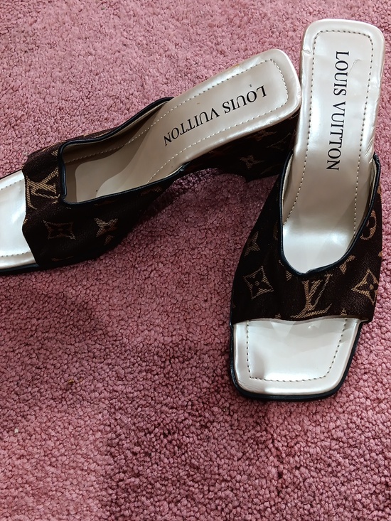 MONOGRAM WEDGES - Picture 7 of 8